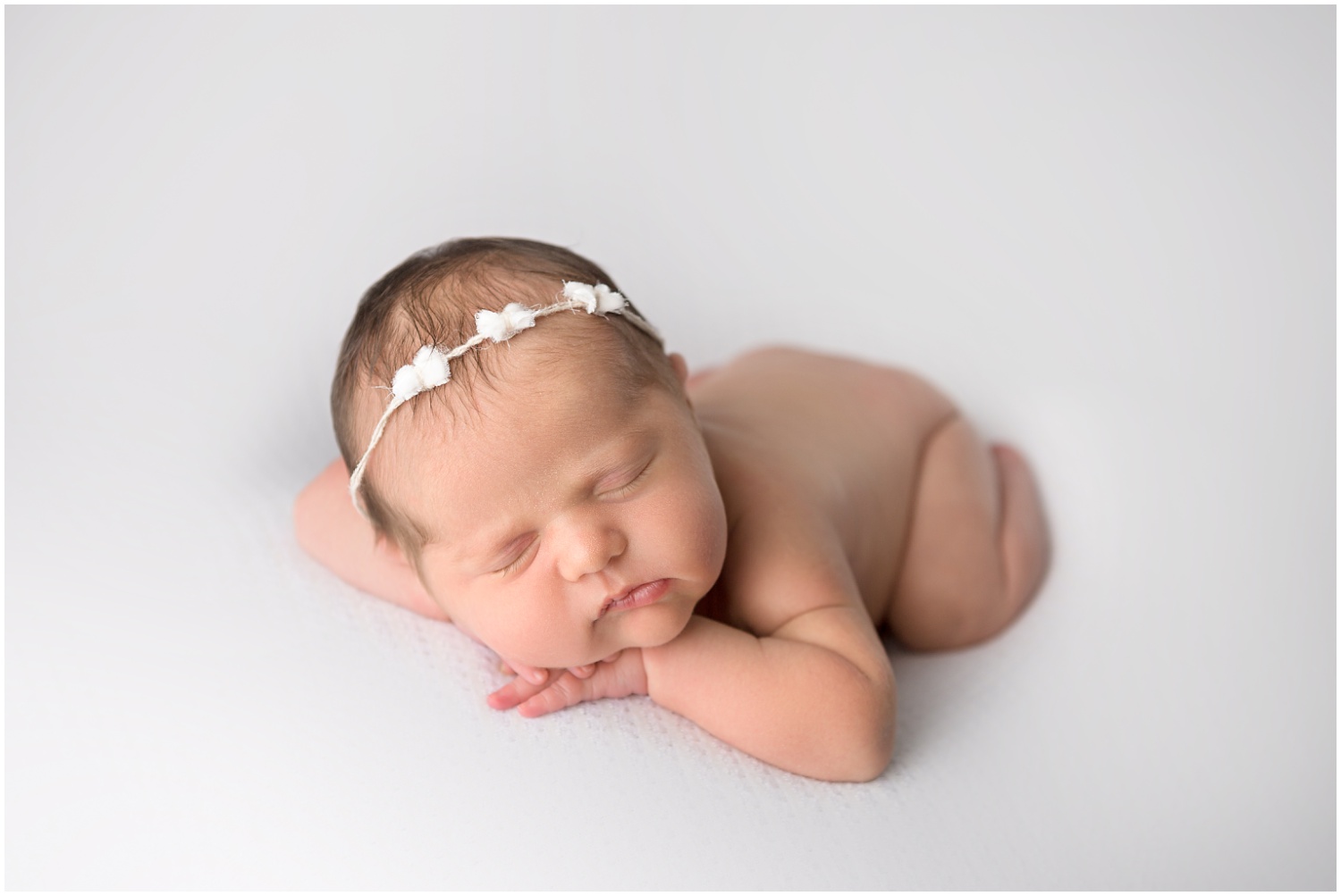 Columbus Ohio Newborn Photographer | All white light and airy newborn